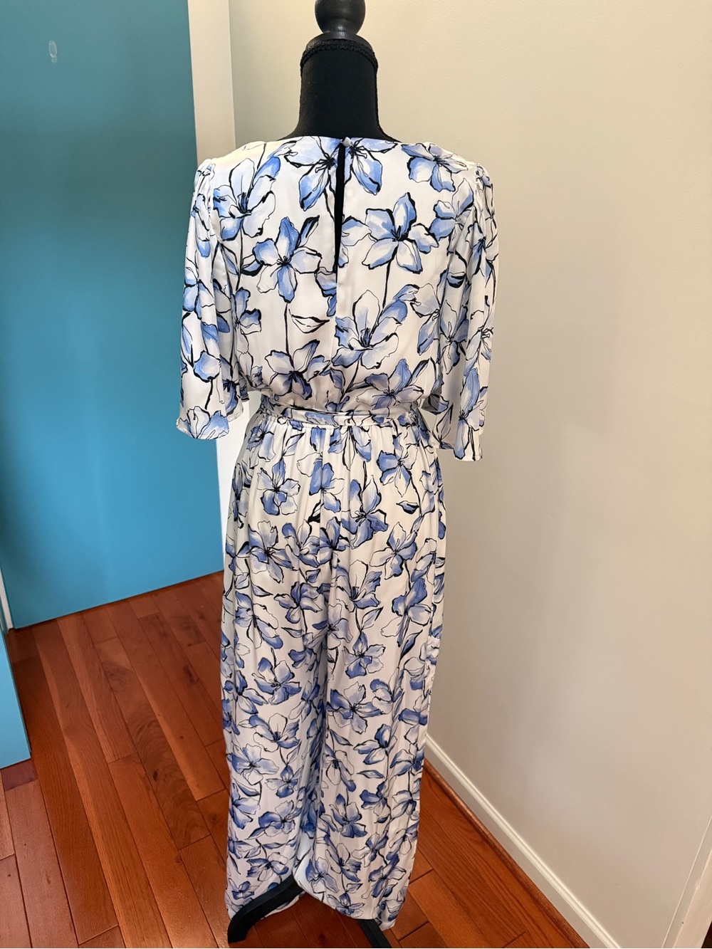 Lulus Floral V-Neck Wide-Leg Jumpsuit in Cream and Blue- fully lined, size small - Picture 7 of 14